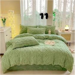 Gorgeous Geometric Style Fleece Queen to King Size Comforter Set