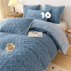 Gorgeous Geometric Style Fleece Queen to King Size Comforter Set