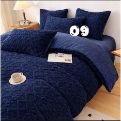 Gorgeous Geometric Style Fleece Queen to King Size Comforter Set