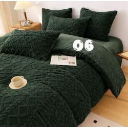 Gorgeous Geometric Style Fleece Queen to King Size Comforter Set