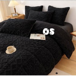 Gorgeous Geometric Style Fleece Queen to King Size Comforter Set