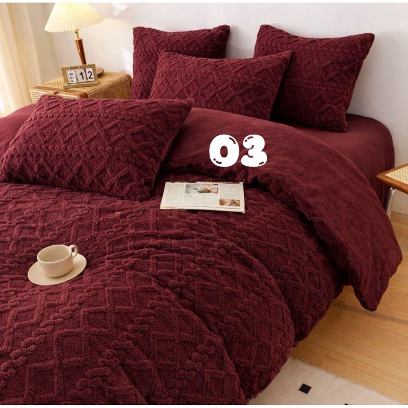 Gorgeous Geometric Style Fleece Queen to King Size Comforter Set